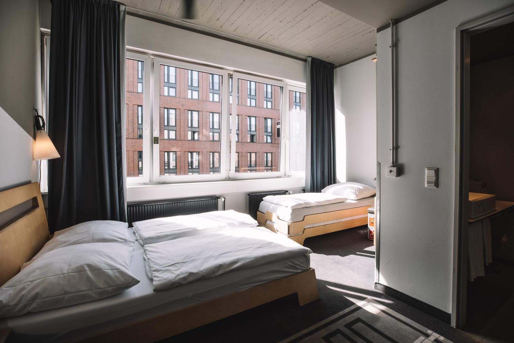 Superbude St. Georg Hotel 2*